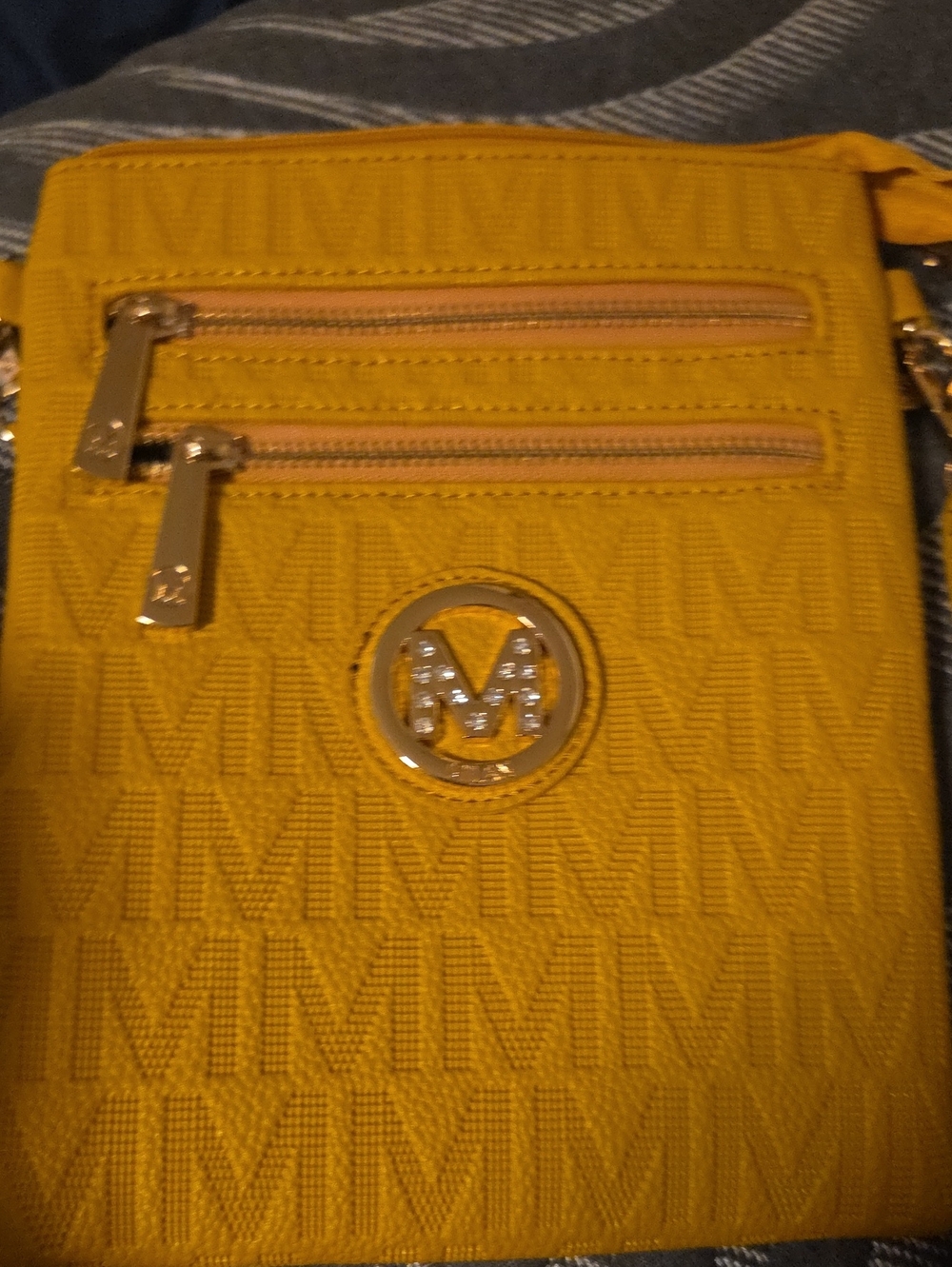 M embossed crossbody bag - Yellow